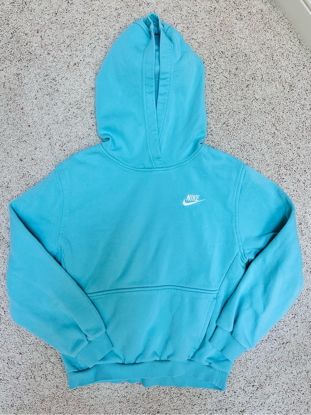 Nike Club Fleece Sweatshirt (size youth large)